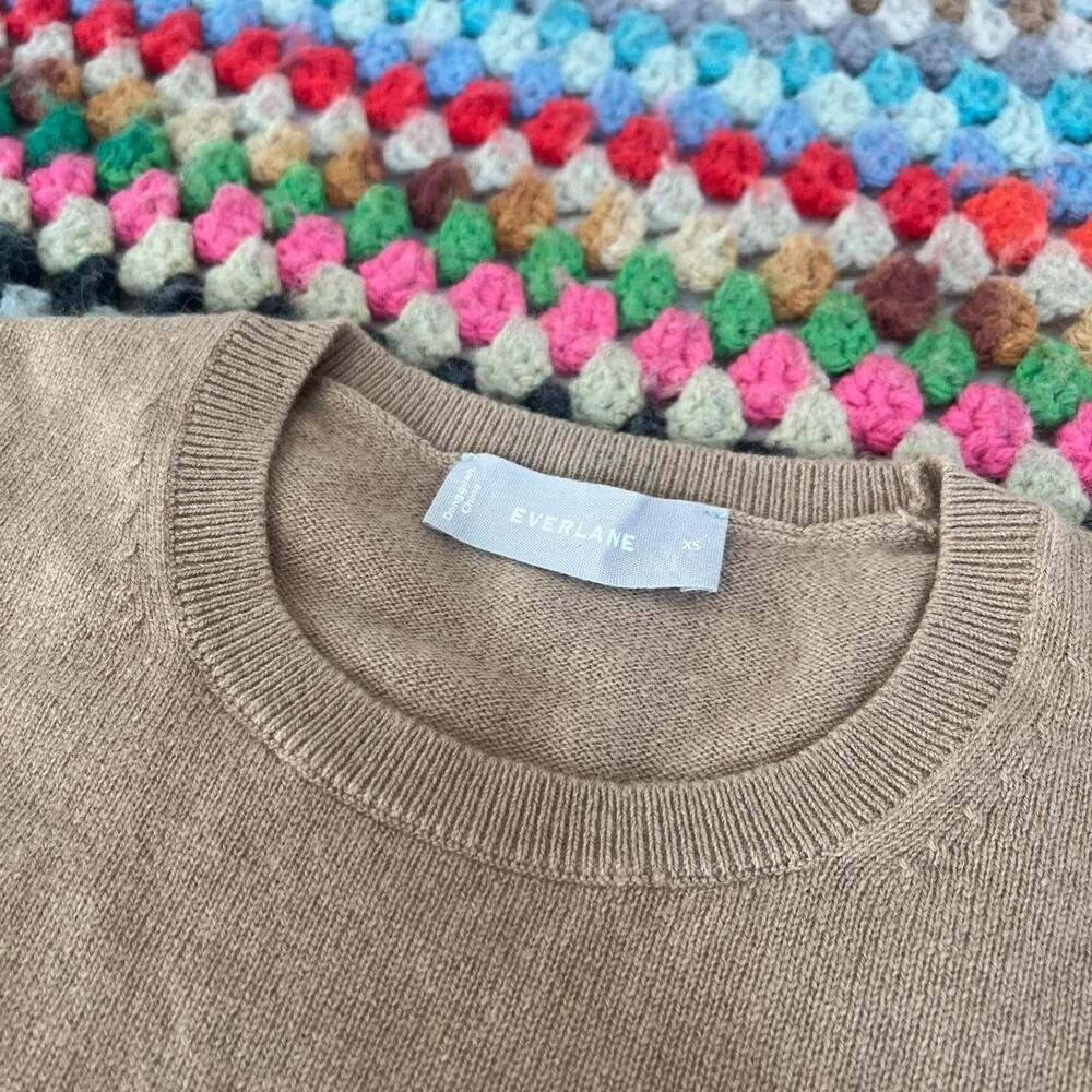 Everlane Cashmere Crewneck Sweater XS Tan Cream 100% Cashmere Ribbed Hem